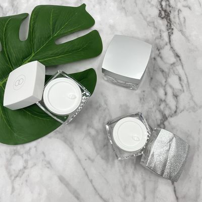 Os frascos cosméticos plásticos pretos desnatam 15g 50g reto - cor personalizada borda do ângulo