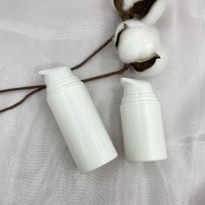 A pressão na bomba mal ventilada que empacota cuidados com a pele de 15ml PP engarrafa a favor do meio ambiente