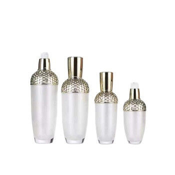 A seleção 100ml de seda acrílica da garrafa cosmética oval da bomba personalizou