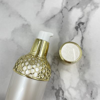 A seleção 100ml de seda acrílica da garrafa cosmética oval da bomba personalizou