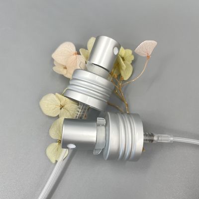 Distribuidor Alu de Matt Silver Perfume Pump Sprayer 24/410 de dosagem 0.12ML com fechamento do grampo
