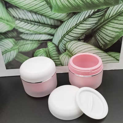 Os Pp redondos dobram o frasco cosmético do creme 100g para o creme hidratante dos cuidados com a pele