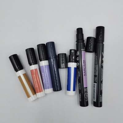 a fragrância plástica pequena 0.11oz 0.17oz das garrafas do pulverizador de 3ml 5ml agarra sobre