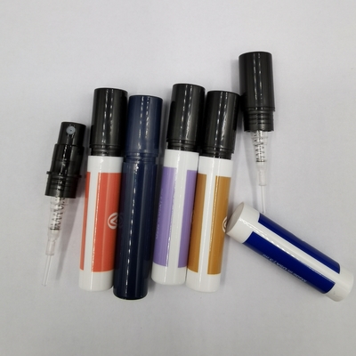 a fragrância plástica pequena 0.11oz 0.17oz das garrafas do pulverizador de 3ml 5ml agarra sobre